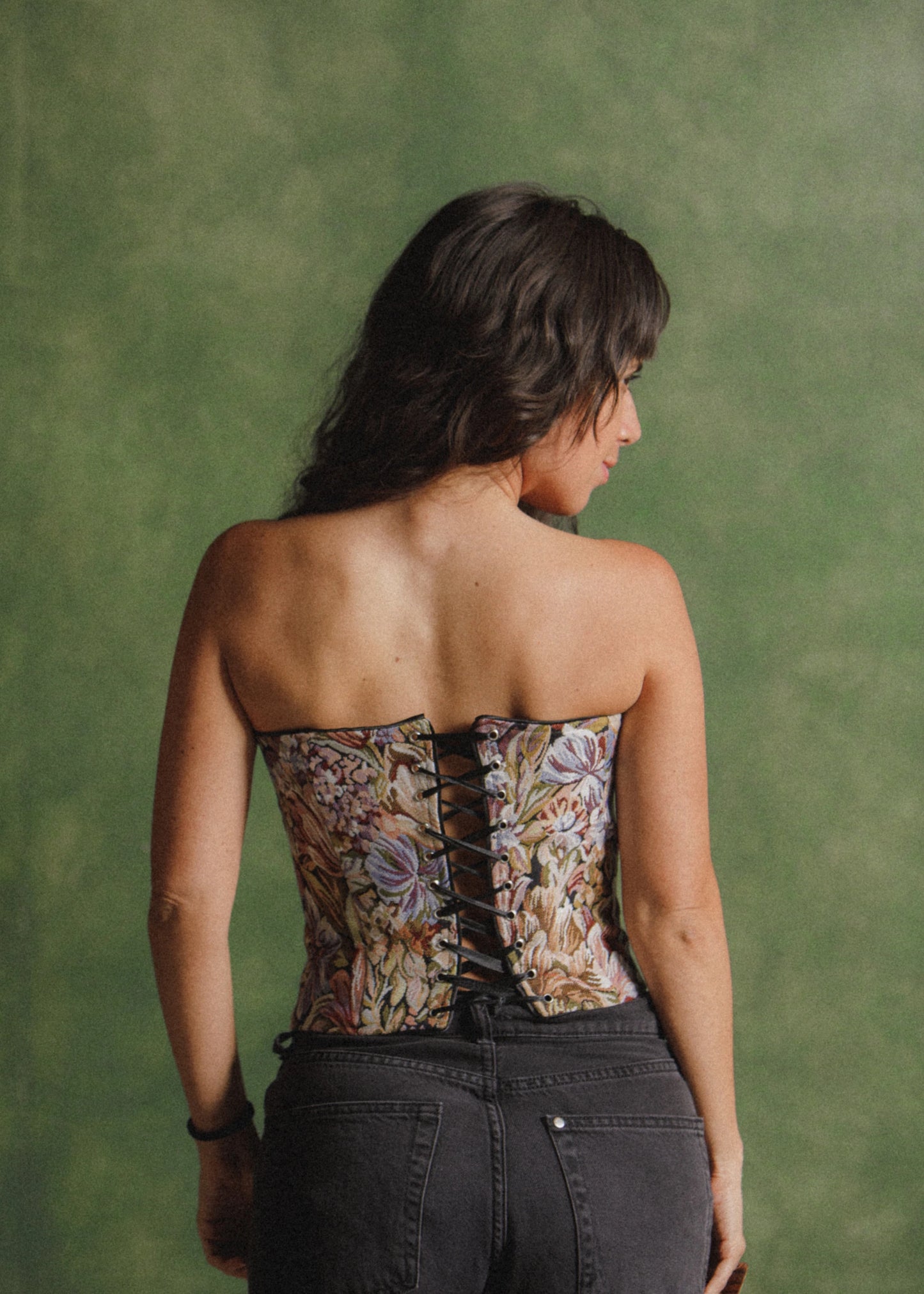 corset-floral-agujeta-espalda-atras