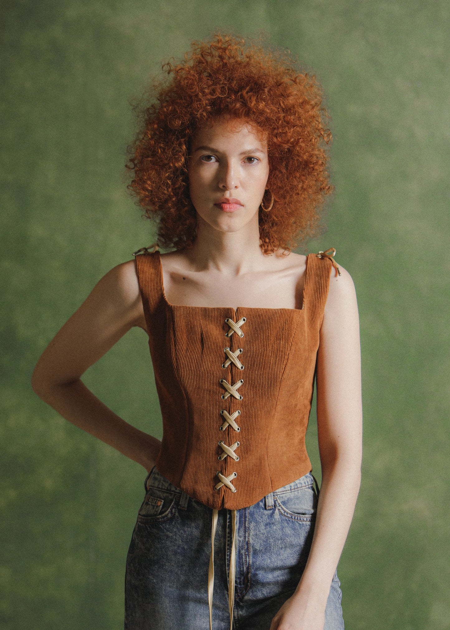 corset-cierre-frontal-tirantes-frente