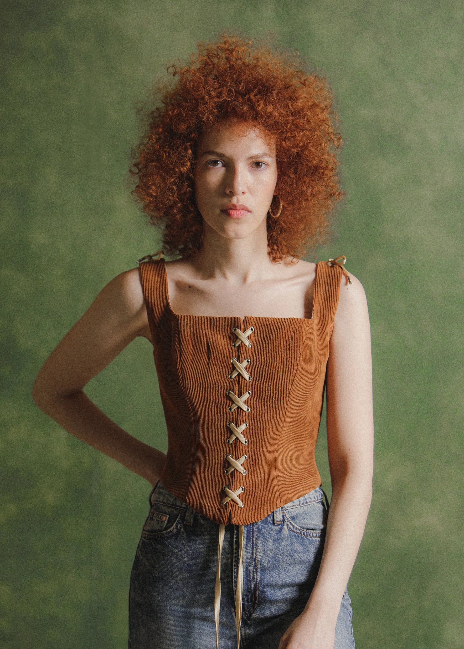 corset-cierre-frontal-tirantes-frente